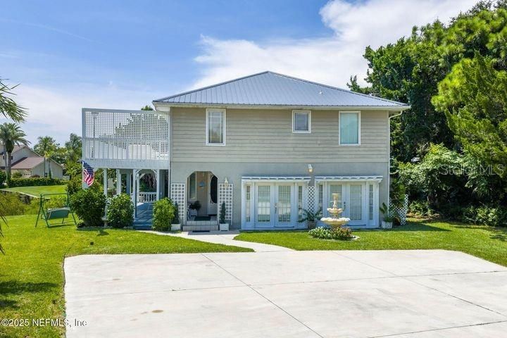 Backyard, Exterior, Facade, Split Level