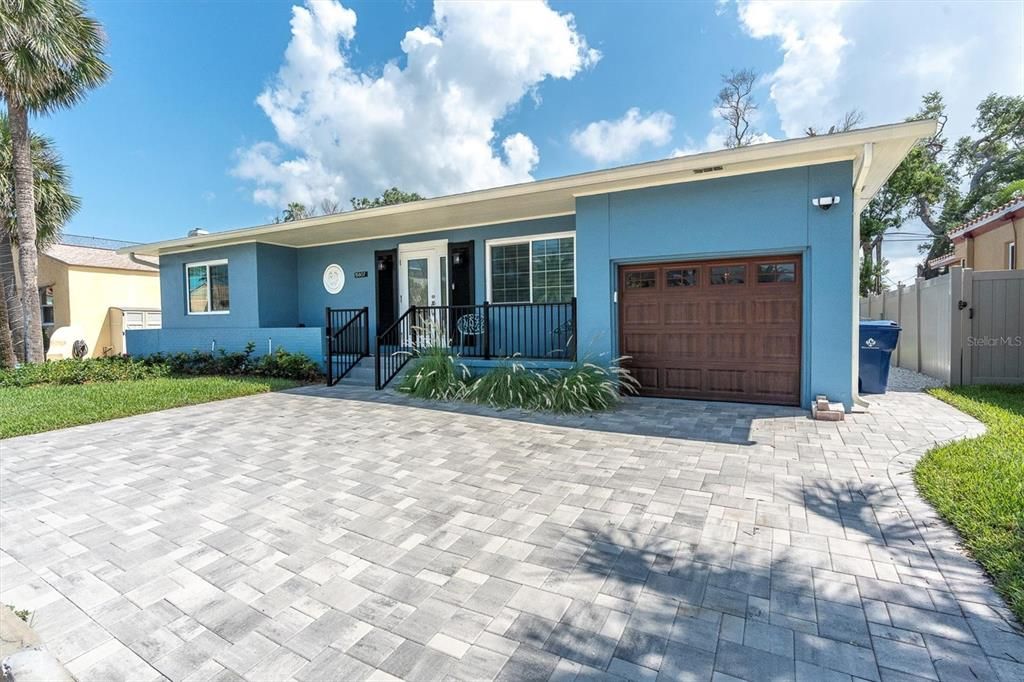 Attached, Exterior, Facade, Ranch