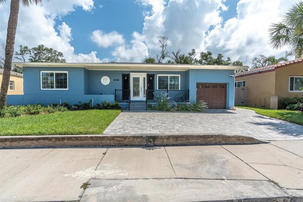 Attached, Exterior, Facade, Ranch