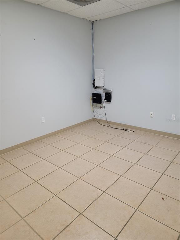 Empty room, Interior