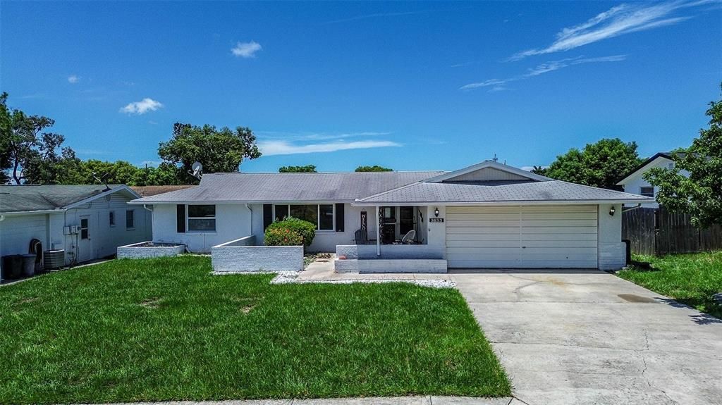 Attached, Exterior, Facade, Ranch
