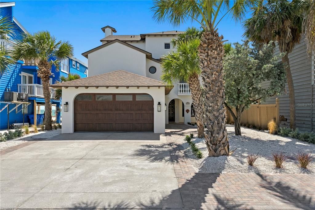 Attached, Exterior, Facade, Spanish Mediterranean