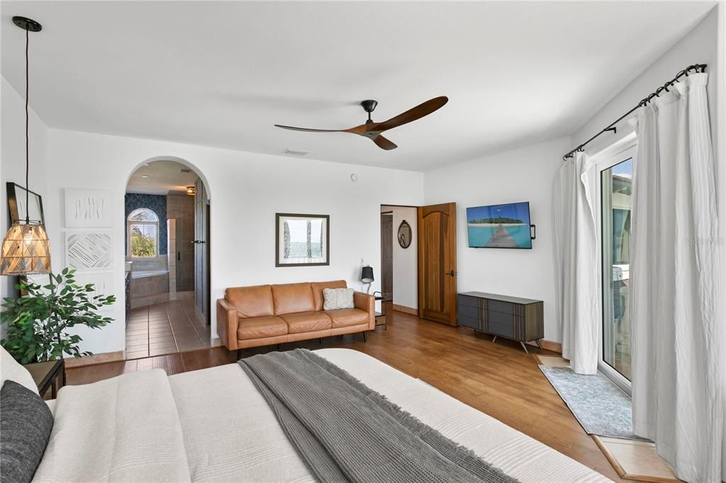 Interior, Living room, Pendant Lights, Wood Texture Flooring