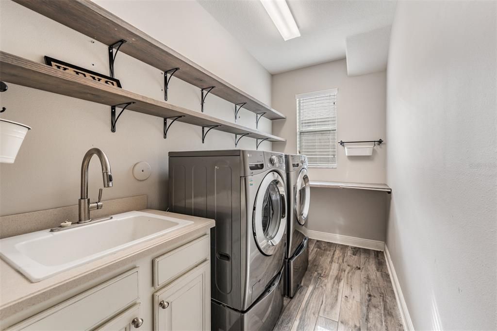 Interior, Washer, Wood Texture Flooring