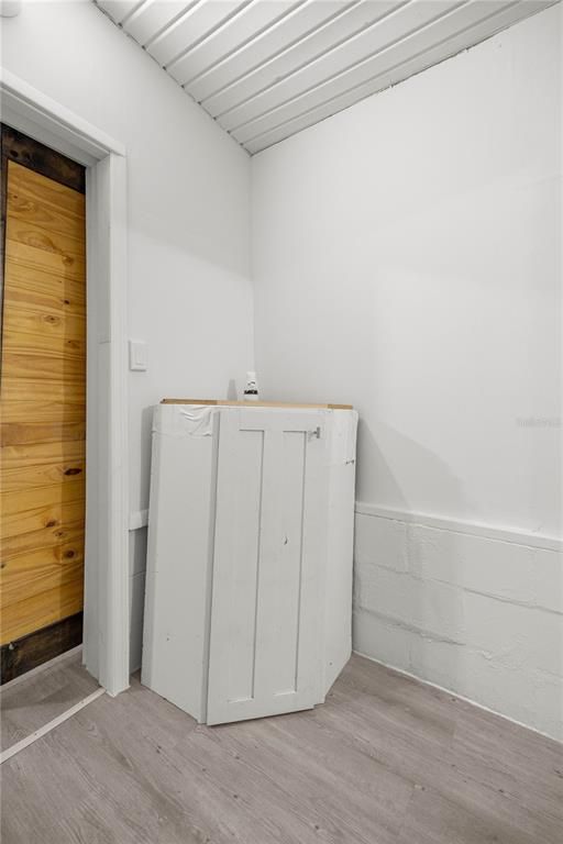Interior, Washer, Wood Texture Flooring, Wooden Walls
