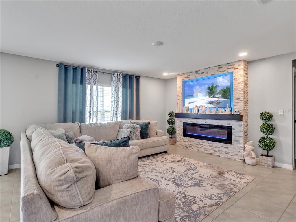 Fireplace, Interior, Living room, Recessed Lighting