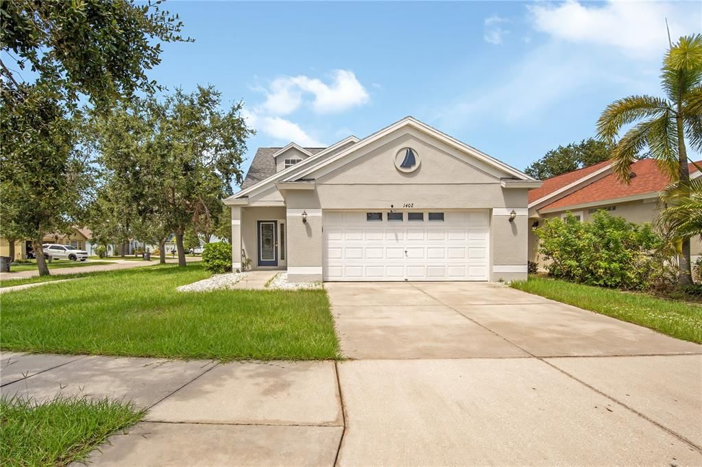 Attached, Exterior, Facade, Ranch