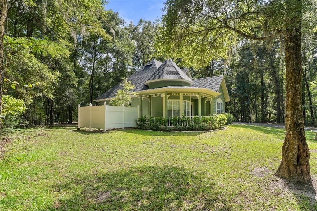 Backyard, Exterior, Facade, Queen Anne Victorian