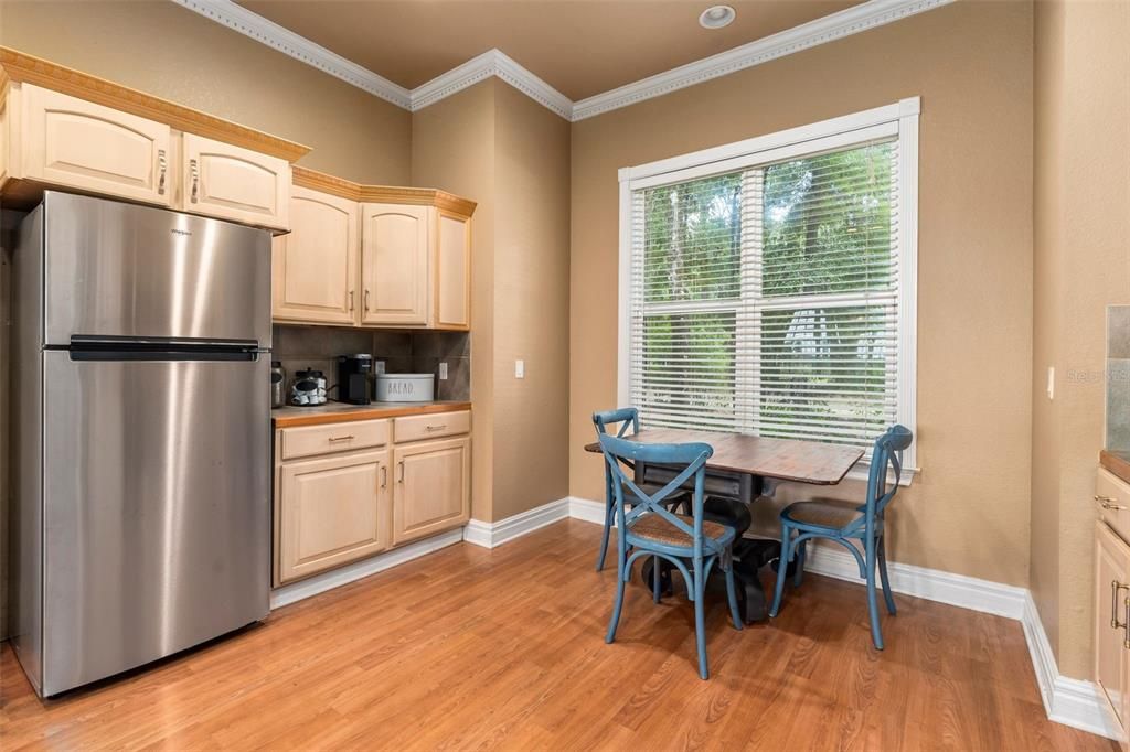 Dining room, Interior, Kitchen, Stainless Steel Appliances, Wood Texture Flooring