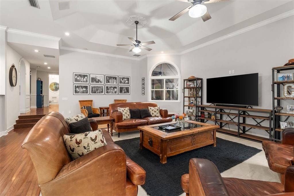 Interior, Living room, Recessed Lighting, Wood Texture Flooring