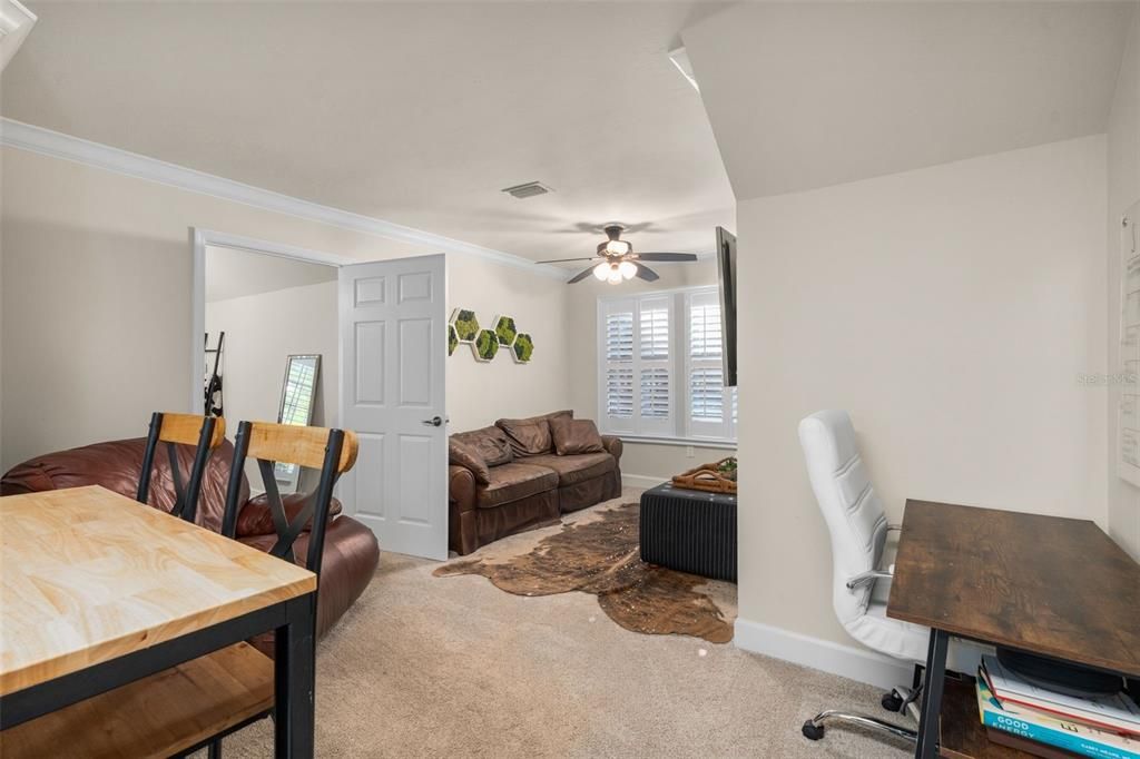 Home Office, Interior