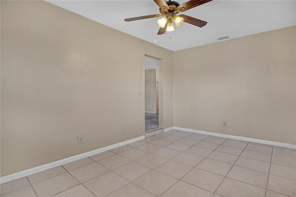 Empty room, Interior