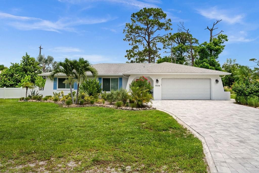 Attached, Backyard, Exterior, Facade, Ranch