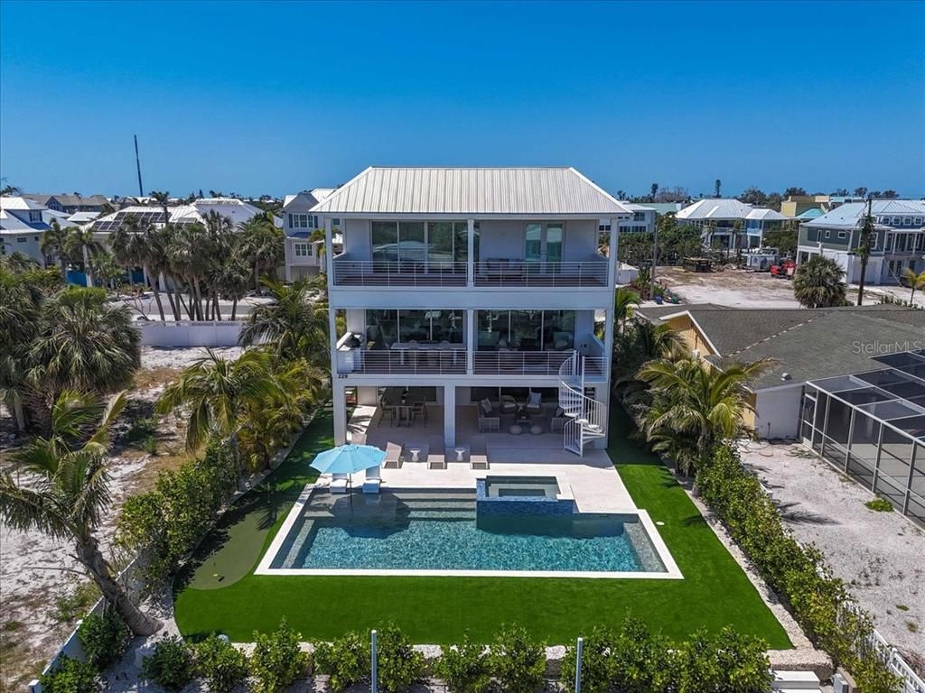 Exterior, Pool