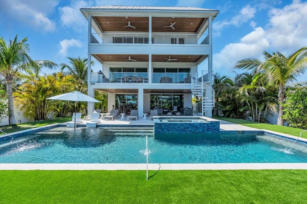 Exterior, Pool