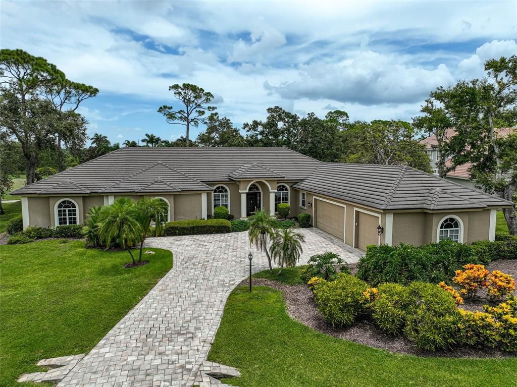 Backyard, Exterior, Facade, Ranch