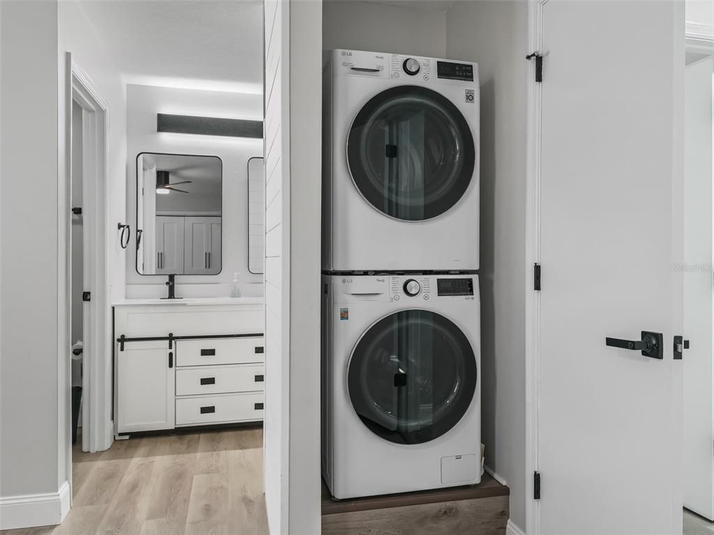 Interior, Utility Closets, Washer, Wood Texture Flooring
