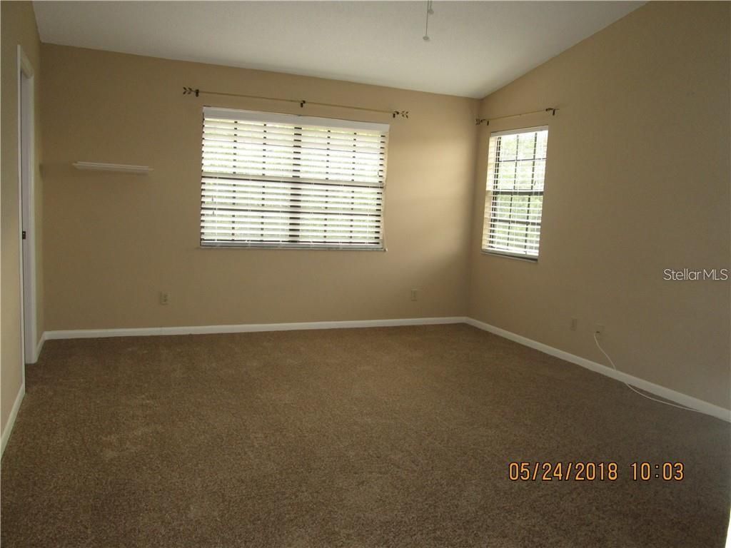 Empty room, Interior