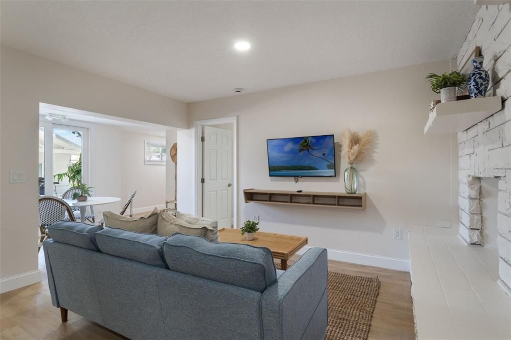 Dining room, Interior, Living room, Recessed Lighting, Wood Texture Flooring