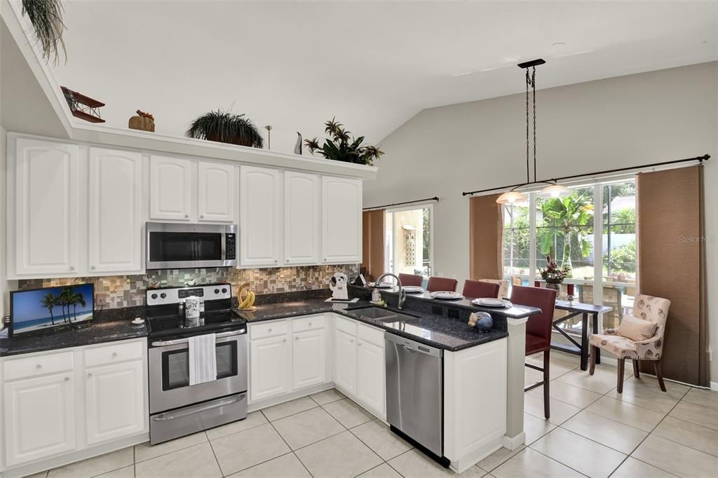 Dining room, Interior, Kitchen, Pendant Lights, Stainless Steel Appliances