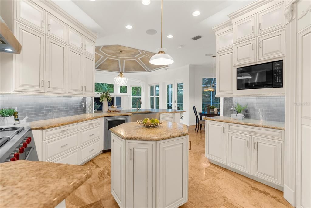 Dining room, Interior, Kitchen, Pendant Lights, Recessed Lighting, Stainless Steel Appliances