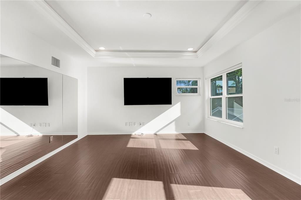 Interior, Recessed Lighting, Wood Texture Flooring
