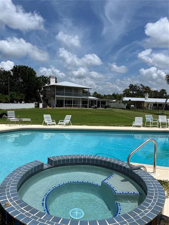 Exterior, Pool