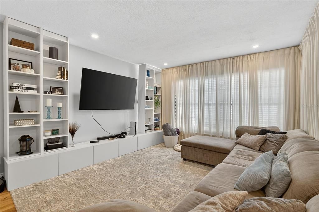 Interior, Living room, Recessed Lighting, Wood Texture Flooring