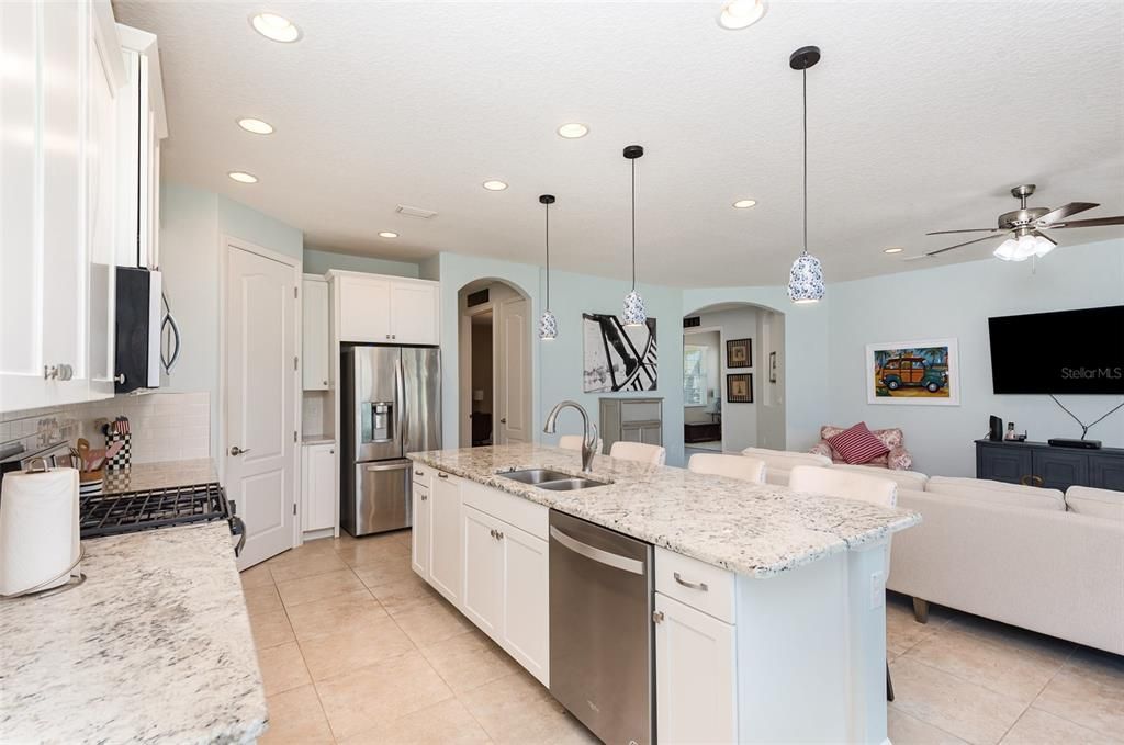 Interior, Kitchen, Living room, Pendant Lights, Recessed Lighting, Stainless Steel Appliances