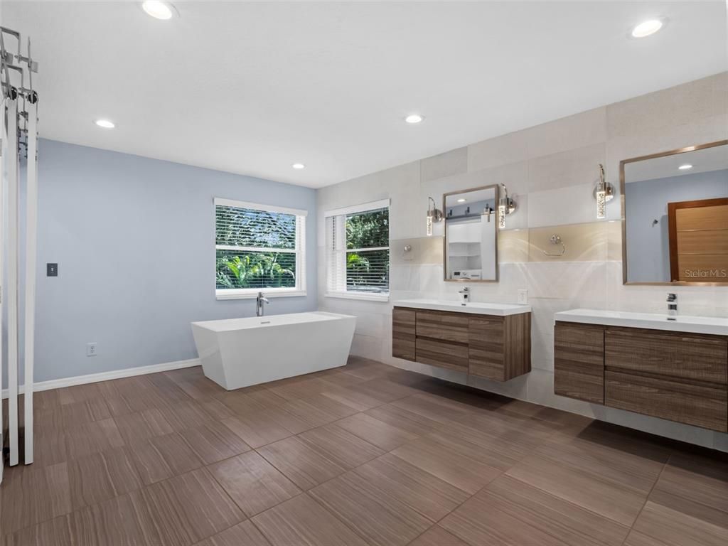 Bathroom, Dual Sink Vanities, Free Standing Baths, Interior, Recessed Lighting