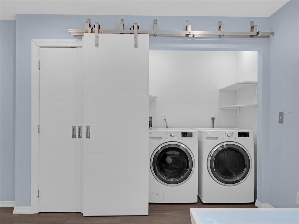 Interior, Washer, Wood Texture Flooring
