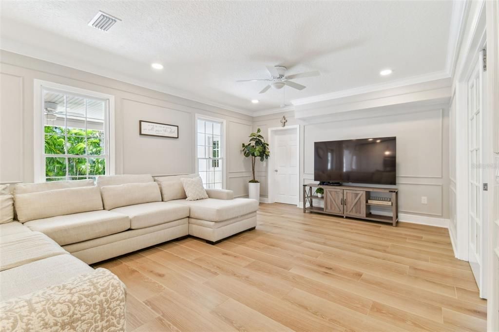 Interior, Living room, Recessed Lighting, Wood Texture Flooring