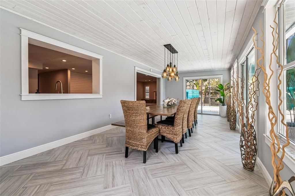 Dining room, Interior, Pendant Lights, Recessed Lighting