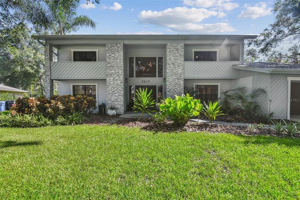 Exterior, Facade, Raised Ranch