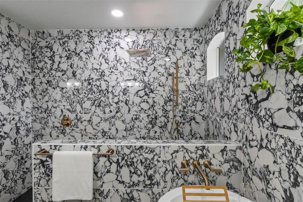 Bathroom, Interior, Recessed Lighting