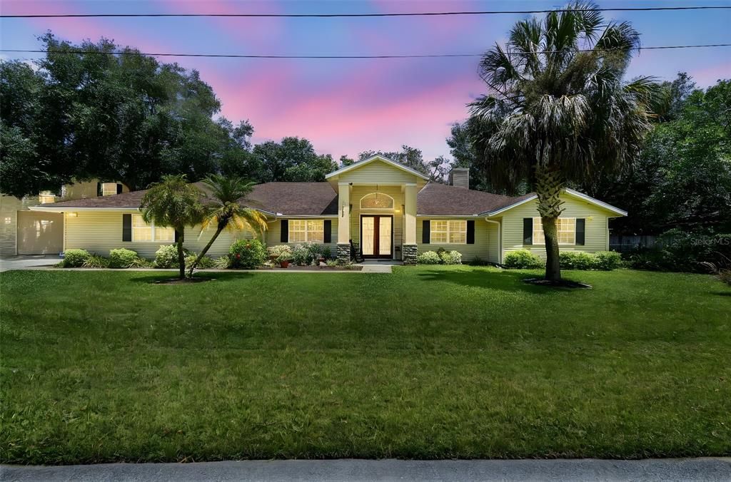 Backyard, Exterior, Facade, Ranch