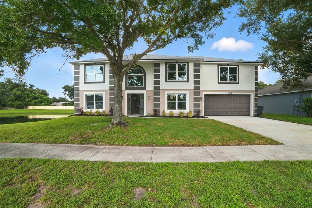Attached, Exterior, Facade, Raised Ranch