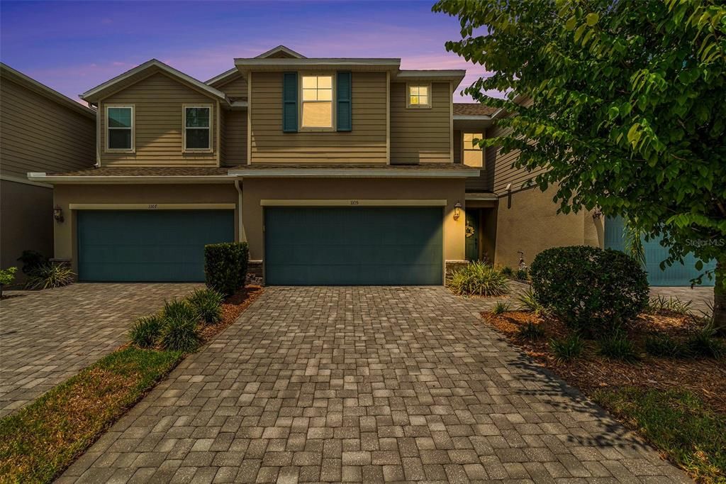 Attached, Exterior, Facade, American Craftsman