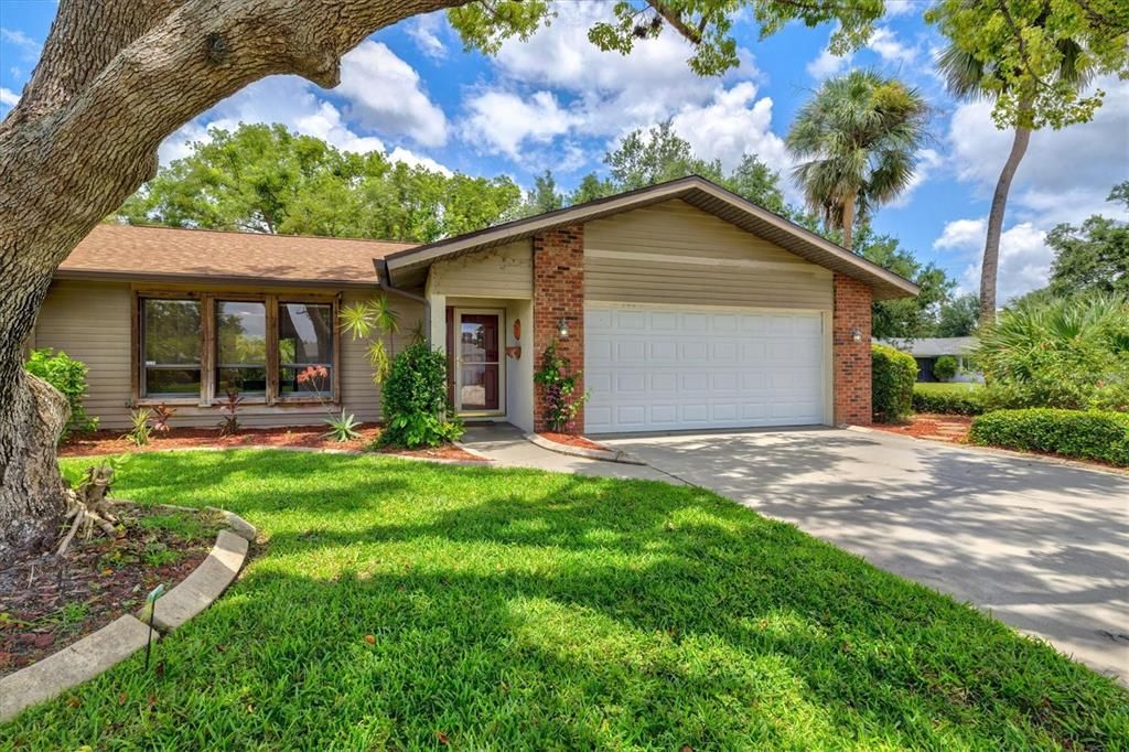 Attached, Exterior, Facade, Brick Facade, Ranch