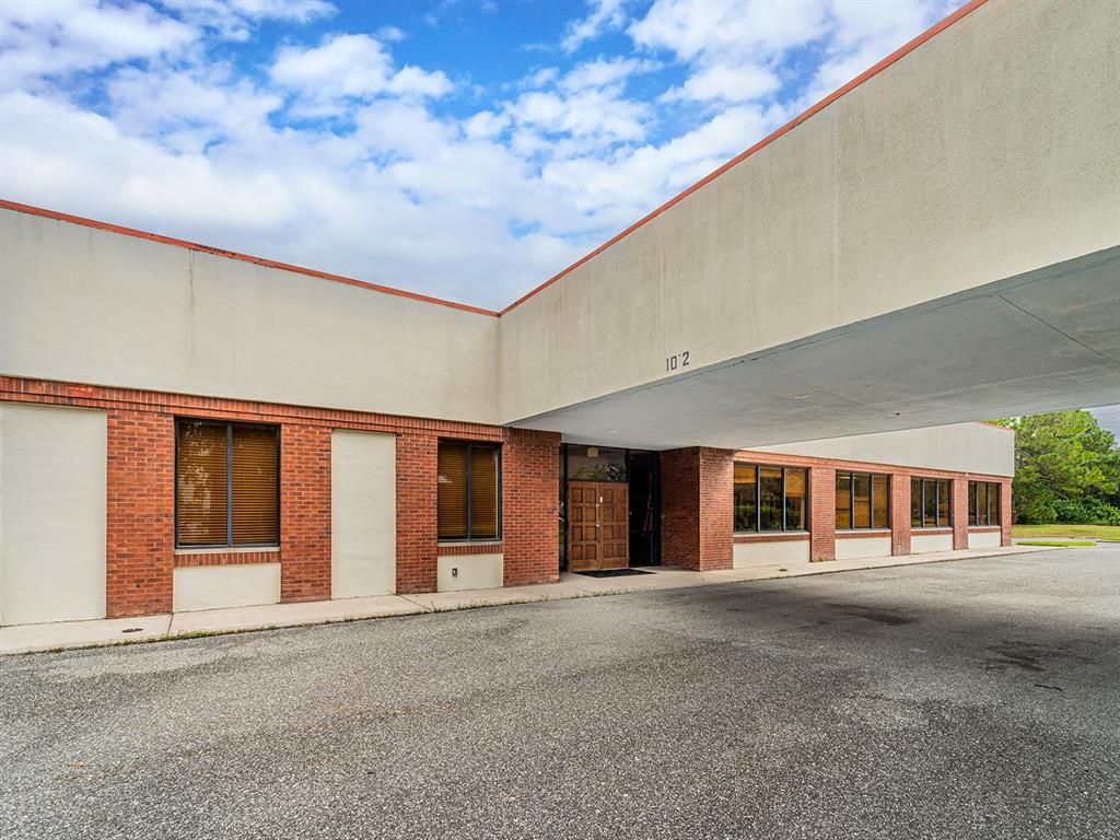Exterior, Facade, Brick Facade, Modern