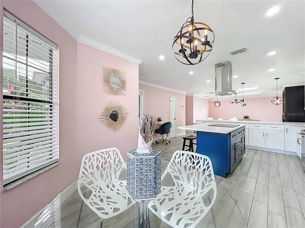 Chandelier, Dining room, Interior, Kitchen, Pendant Lights, Recessed Lighting, Wood Texture Flooring