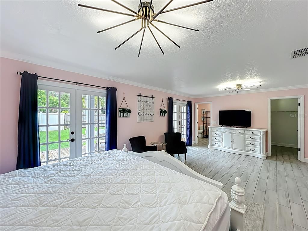 Bedroom, Interior, Pendant Lights, Wood Texture Flooring
