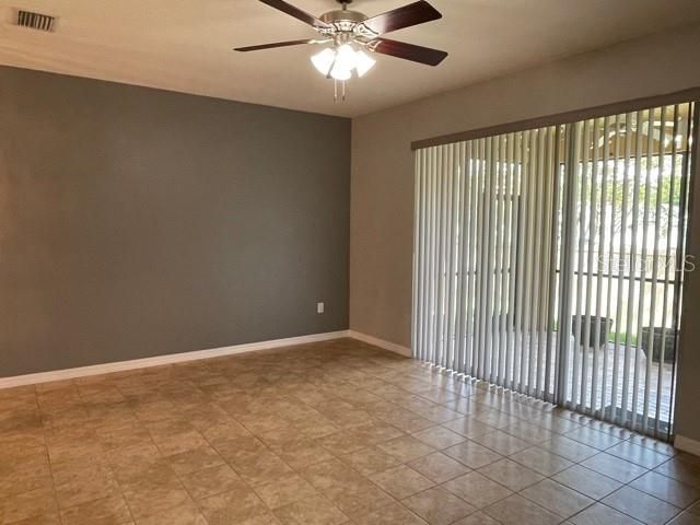 Empty room, Interior