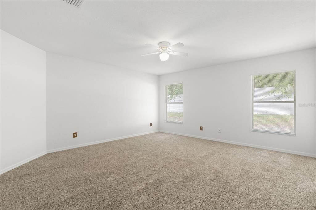 Empty room, Interior