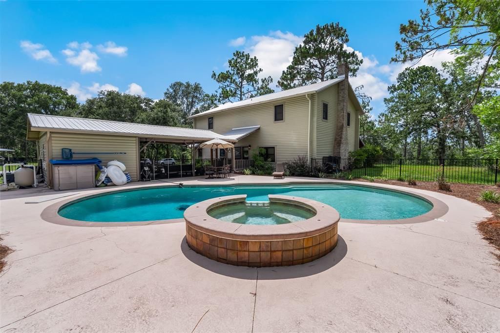 Exterior, Pool