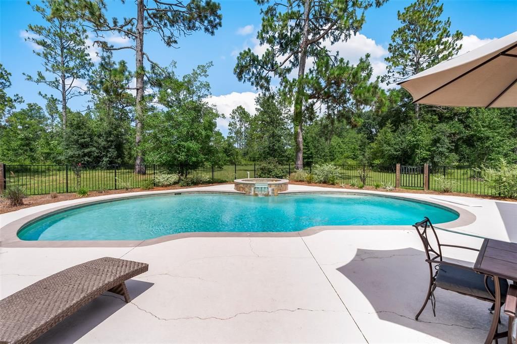 Exterior, Pool