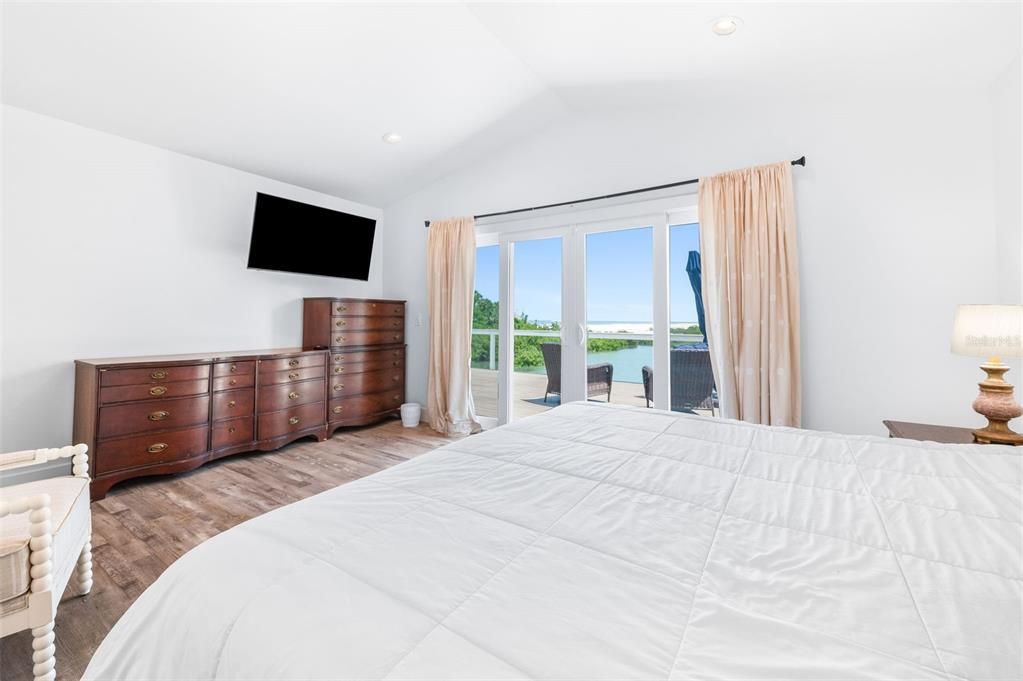 Bedroom, Interior, Recessed Lighting, Water, Wood Texture Flooring