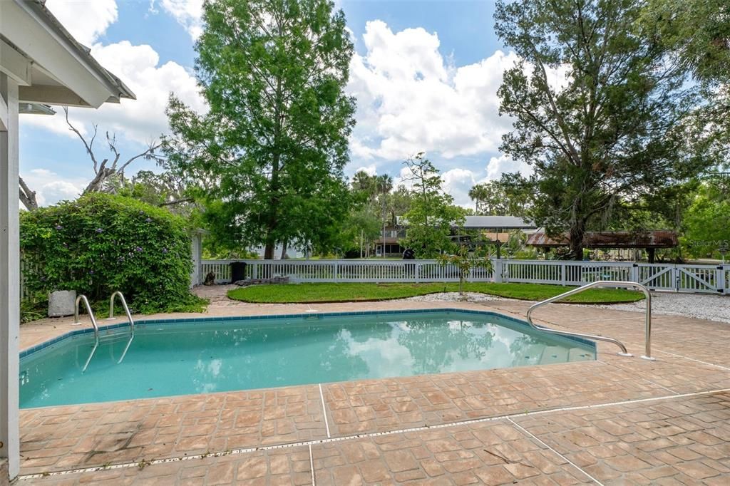 Exterior, Pool