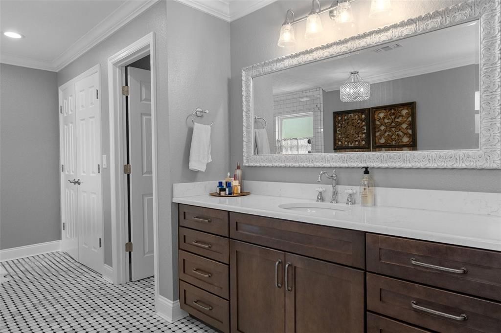 Bathroom, Interior, Recessed Lighting