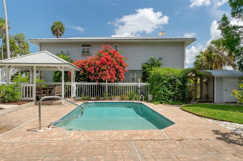 Exterior, Pool